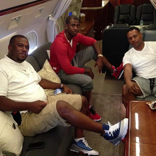 詹姆斯伤缺，湖人击败鹈鹕，豪取7连胜，三巨头34罚惹争议（詹姆斯因伤缺阵，湖人力克鹈鹕收获7连胜，三巨头34次罚球引发争议）