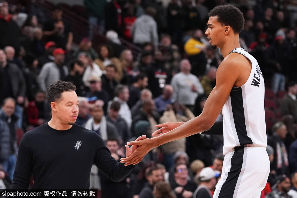 亚历山大：打破赛季73胜很有意义，希望去冲击33连胜纪录（亚历山大：超越73胜意义非凡，盼挑战33连胜纪录）