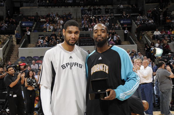 本赛季东契奇缺席时里夫斯场均40分10助攻，今日三节36+9（东契奇缺阵的本季里，里夫斯场均40分10助；今日仅三节已拿36分9助）