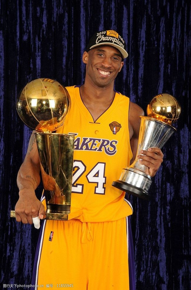 足球巴萨主帅称赞中场新核：不可替代（巴萨主帅力赞中场新核：无可替代）