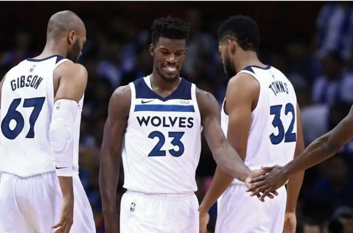 ⏮️我的青春好像按下了倒退键🥺续上了诶！这次续上...（⏪青春像被按下回放键🥺久违地接上啦，这回真的续上！）