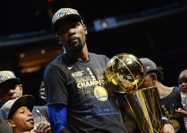 NBA杯战报：基昂特·乔治31分6助，爵士128-119击败国王（NBA杯战况：基昂特·乔治砍31分送6助，爵士128-119力克国王）