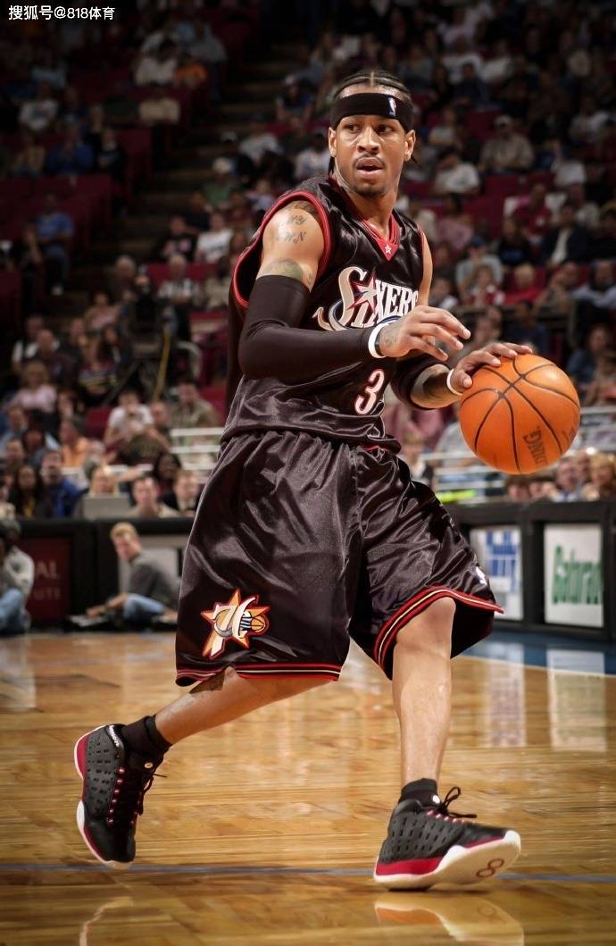 球迷调侃詹姆斯没头发，后者回应：你知道我有，而且多的是（球迷调侃詹皇秃头，詹姆斯回怼：我头发多着呢）