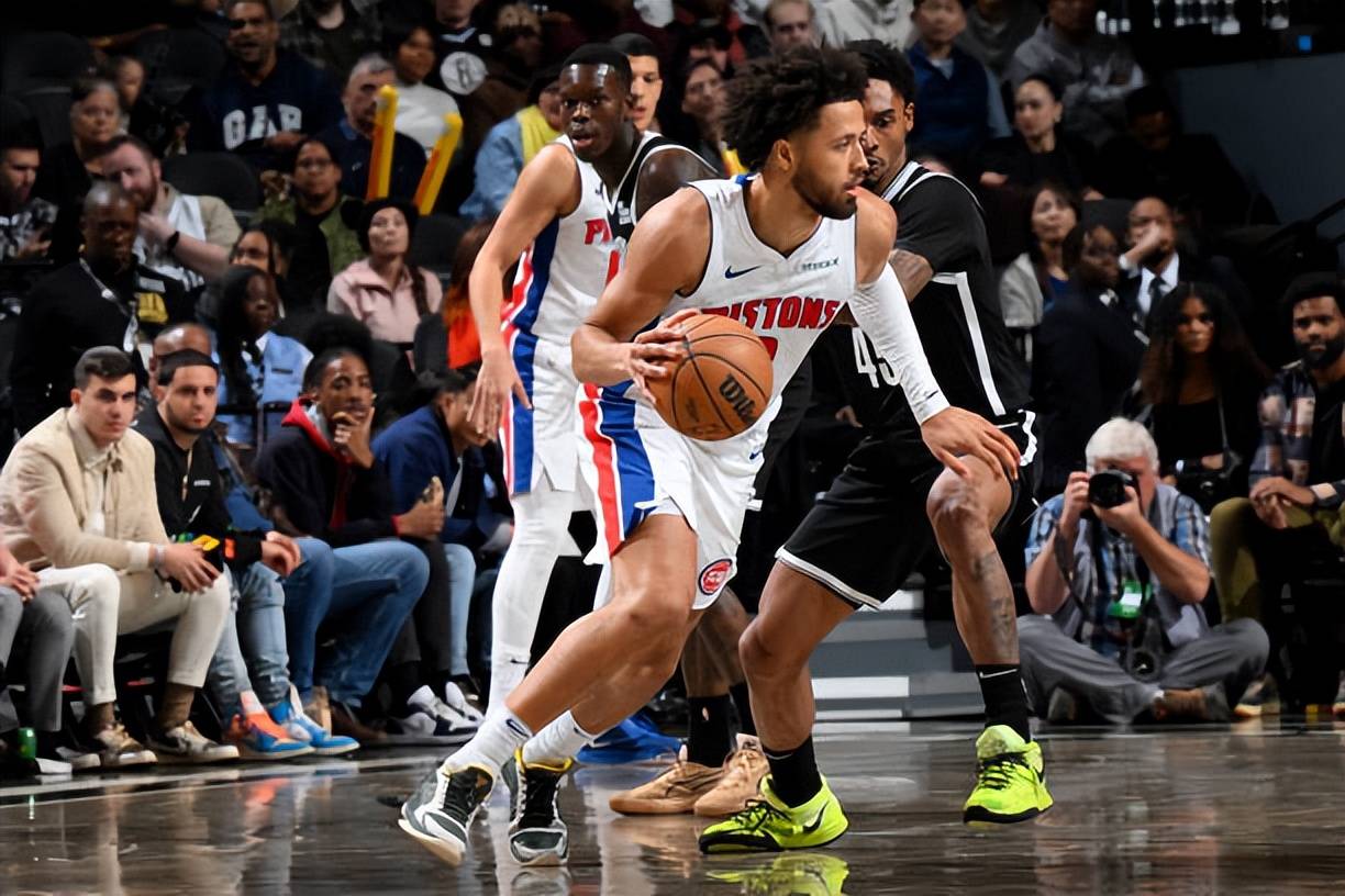 篮球篮网主力球员赛后受媒体采访（篮网队核心球员赛后接受媒体采访）