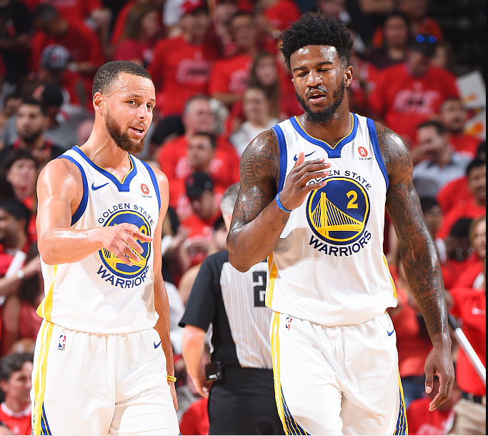 当年巴萨的训练课，疯狂过人进球的梅西！（巴萨旧日训练场，梅西连过数人疯狂破门）