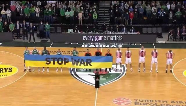 C罗晒与特朗普合照：感谢总统先生的邀请和热情欢迎（C罗晒与特朗普合影：感谢总统先生的邀请与热情接待）